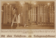 872885 Interieur van de telefoon- en telegraafdienst van de P.T.T. in het Hoofdpostkantoor (Neude 11) te Utrecht: de ...